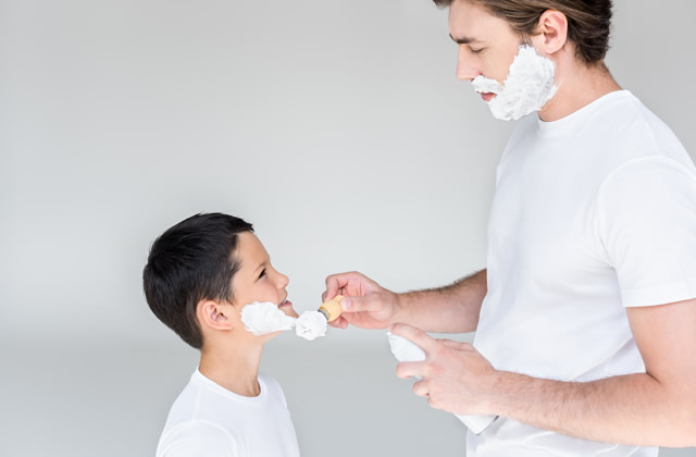 La schiuma da barba fa male?